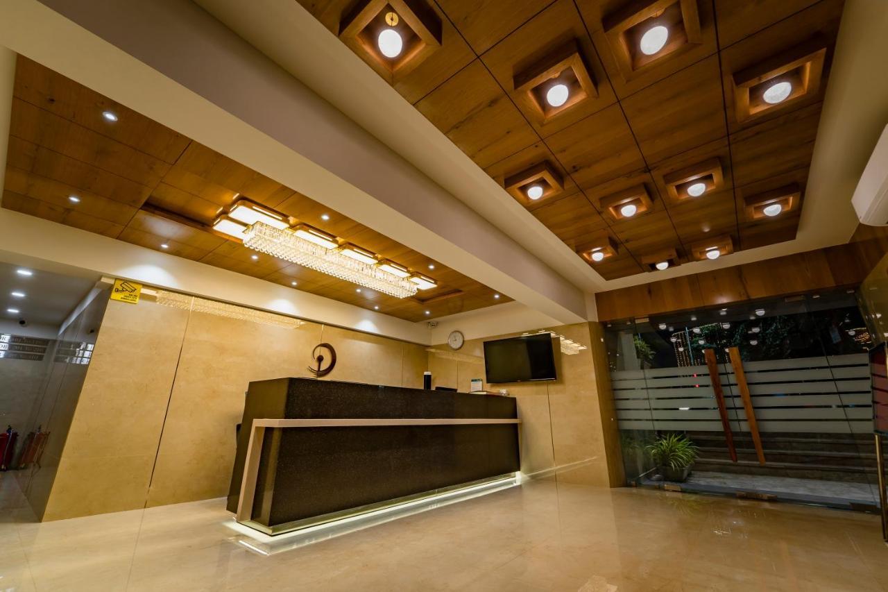 Hotel Pleasant Lake Ahmedabad Eksteriør billede